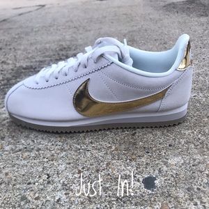 Sale🚨 Nike Cortez SE Phantom/Metallic Sz 8